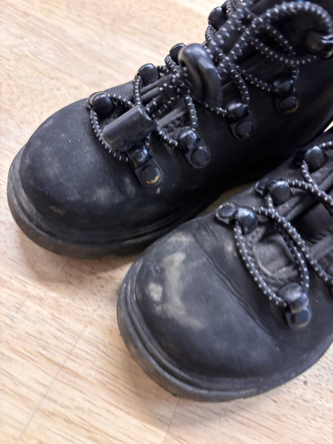 Native Ankle Boots – Size 9 Black