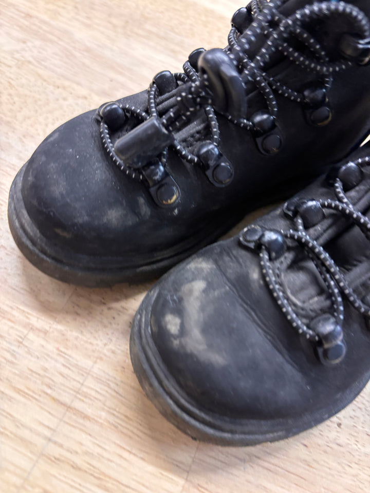 Native Ankle Boots – Size 9 Black