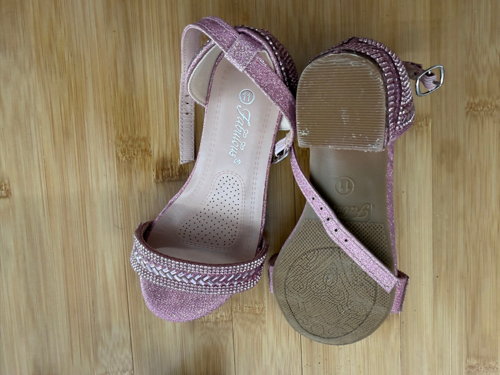 Fabulous Sparkle Low Heel Strappy Sandals – 11