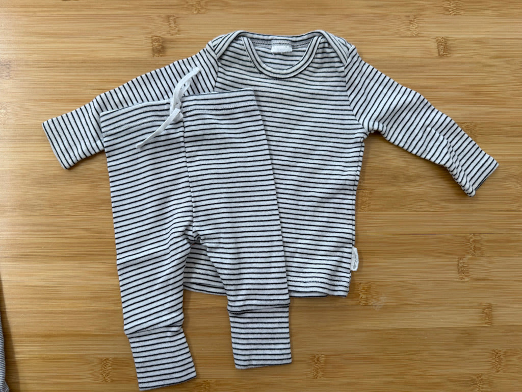 Bonds Two-Piece Set – Newborn Est. | White & Black Stripe Long Sleeve & Leggings