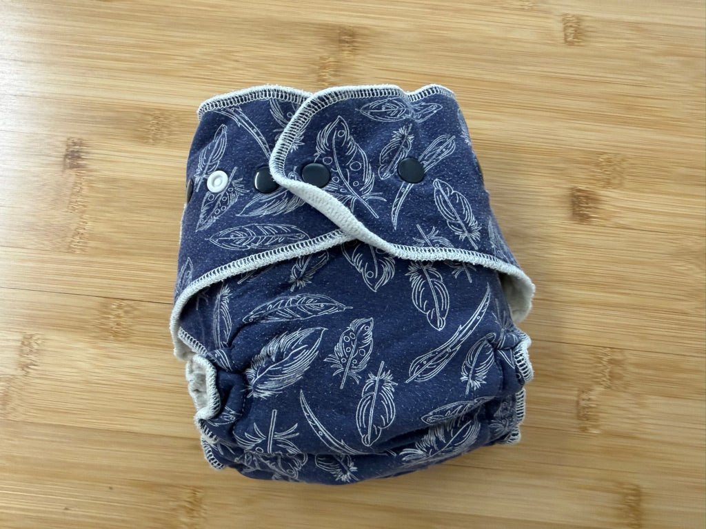 TC Tooshies Fitted Diaper with Snap-In Booster Insert – One Size | Navy Feather Print Long - Nest and Sprout-Consignment