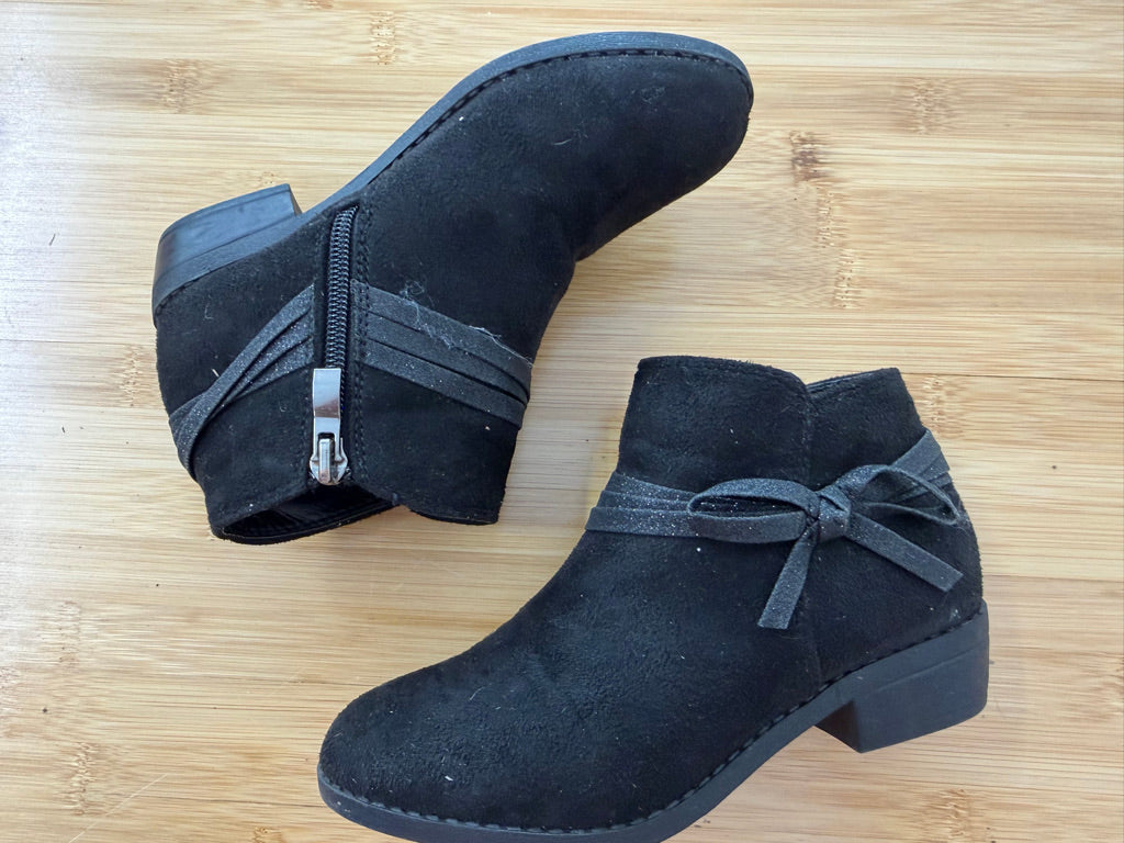 Kelly & Katie Low Heel Ankle Boots – 13 | Suede Silver Sparkle Bow Side Zipper