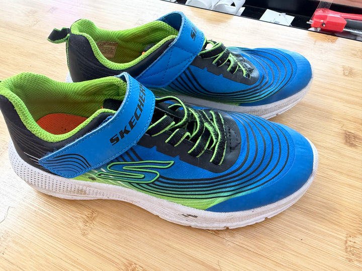 Skechers Runners – Youth 5 | Blue & Green | Play