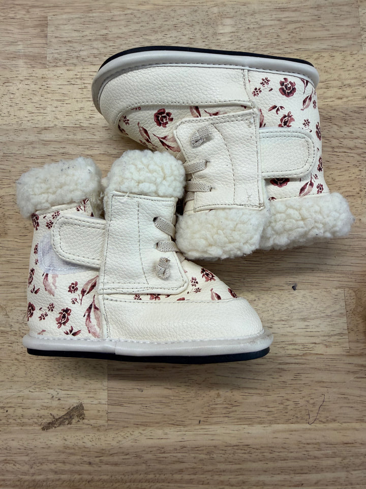 Jack & Lily Sherpa-Lined Velcro Booties – 12–18M (EU 21) | Cream Soft Sole