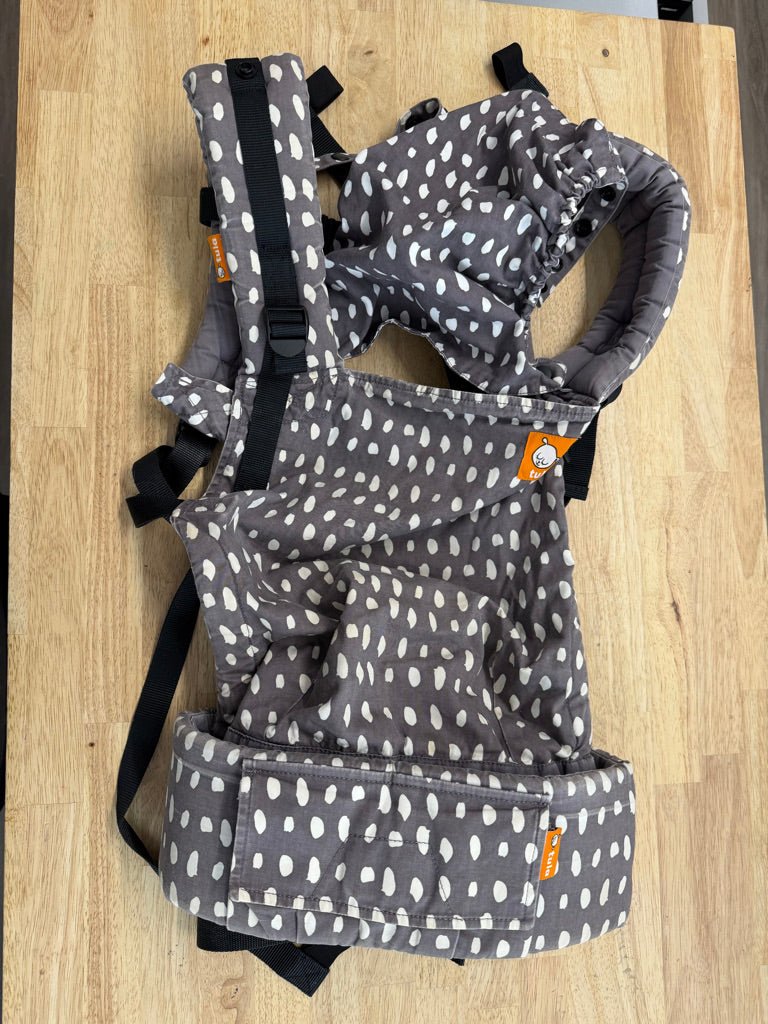 Tula Free to Grow Carrier | Wonder Print – 2017 - Nest and Sprout - Consignment