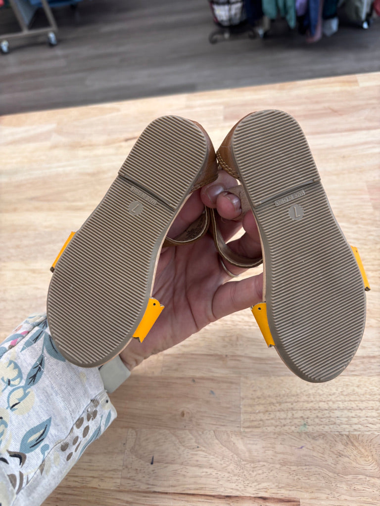 Old Navy Size 7 Sandals