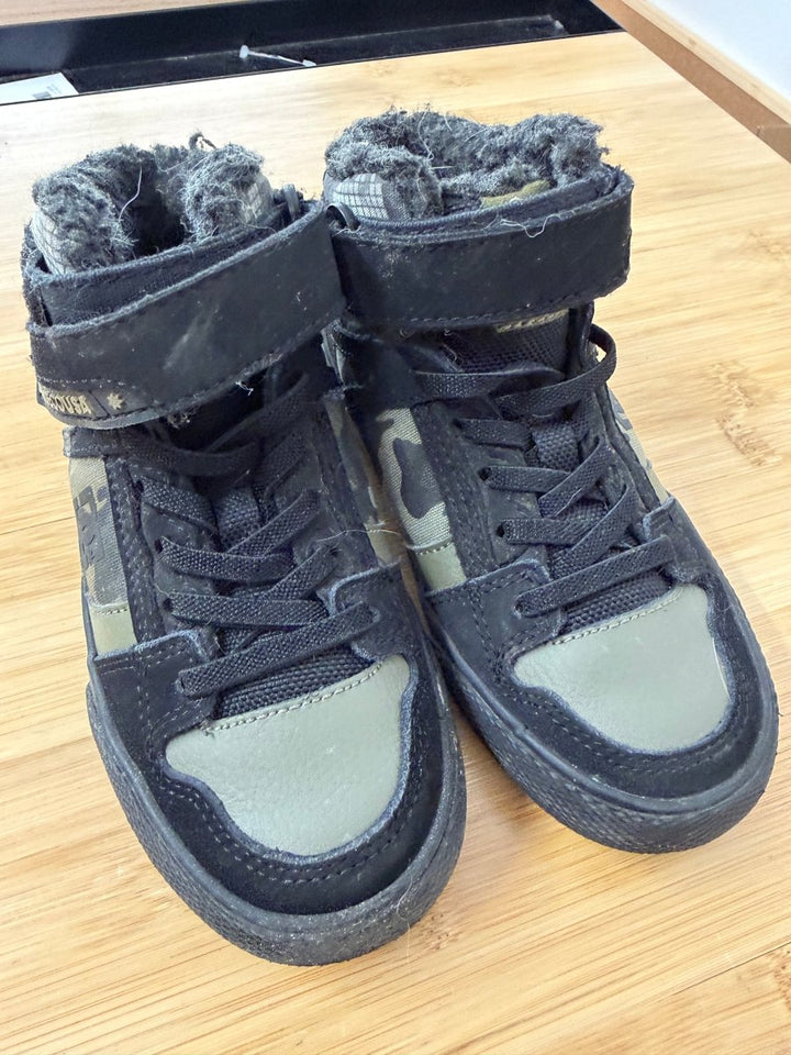 DC High-Top Camo Shoes – 11 | Velcro & Elastic Lace - Nest and Sprout-Consignment
