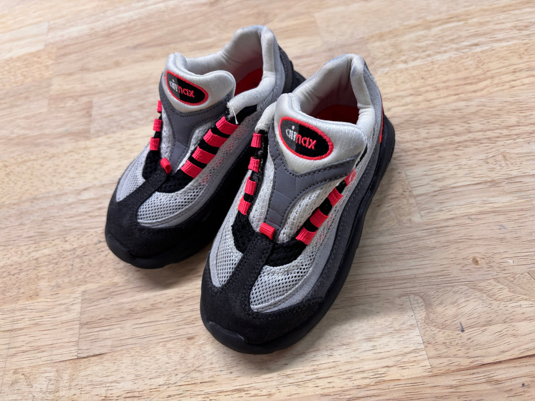 Nike Air Max Runners – Size 8 needs laces
