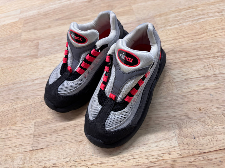 Nike Air Max Runners – Size 8 needs laces