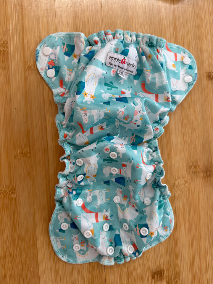 AppleCheeks Pocket Diaper – One Size | Light Blue Llama Print
