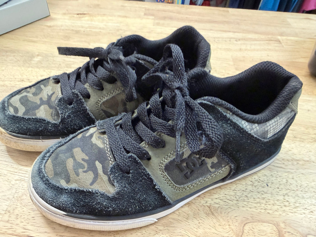 DC Camo Tie-Up Lace-Up Shoes – Junior 2.5 | Black