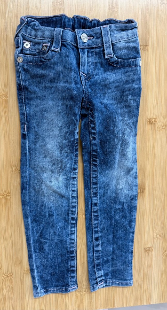 True Religion Jeans – 4 | Light-Dark Wash | Lavender Stitching | Button Pocket - Nest and Sprout-Consignment