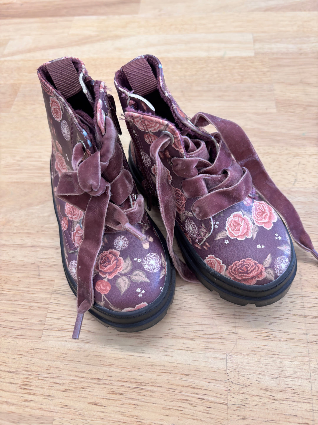 H&M Size 6 Burgundy Ankle Shoe