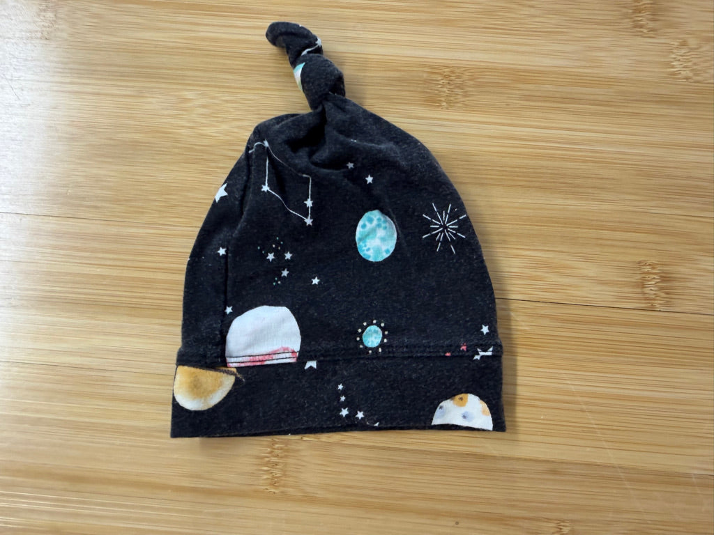 Loulou Lollipop Space Print Knotted Hat – 0-6m | Play