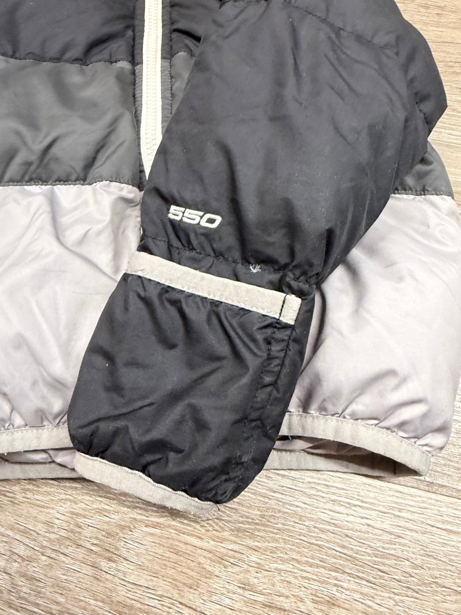 The North Face Reversible 550 Duck Fill Puffer Jacket – Estimated 24 Months | Grey and Black Scale Print - Nest and Sprout-Consignment
