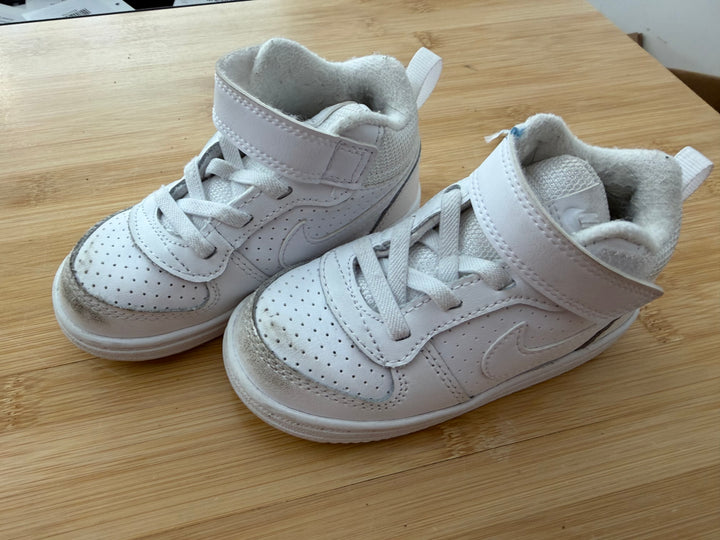 Nike Sneaker – 8 | White