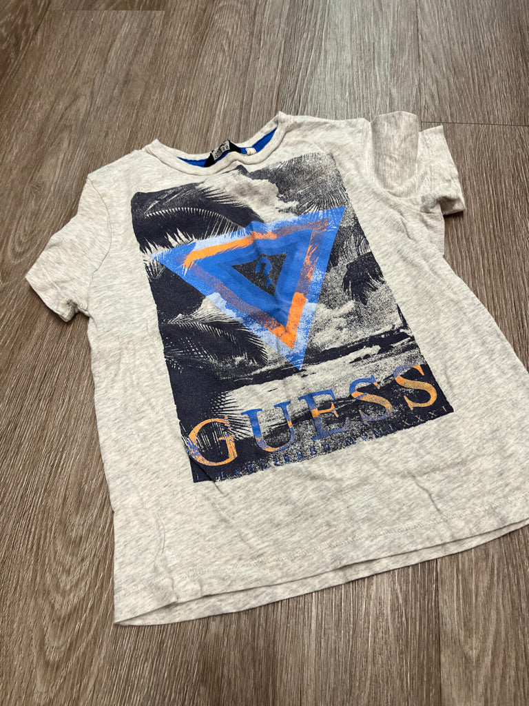 Guess Graphic T-Shirt – Size 3–4Y (Est.)