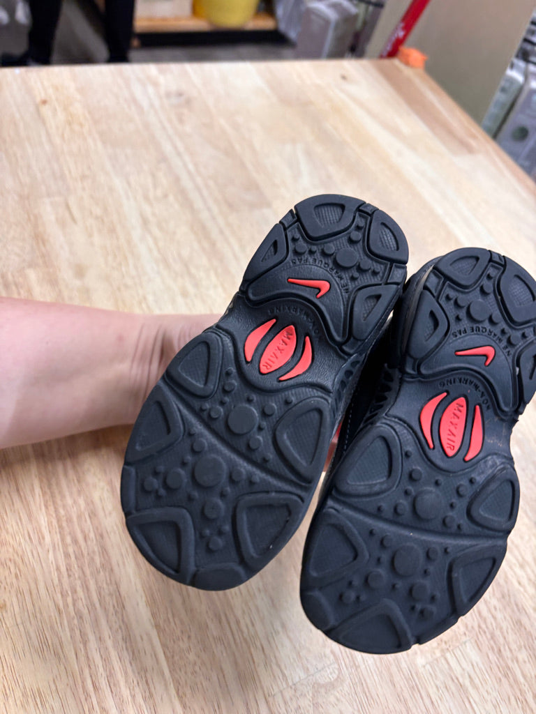 Nike Air Max Runners – Size 8 needs laces