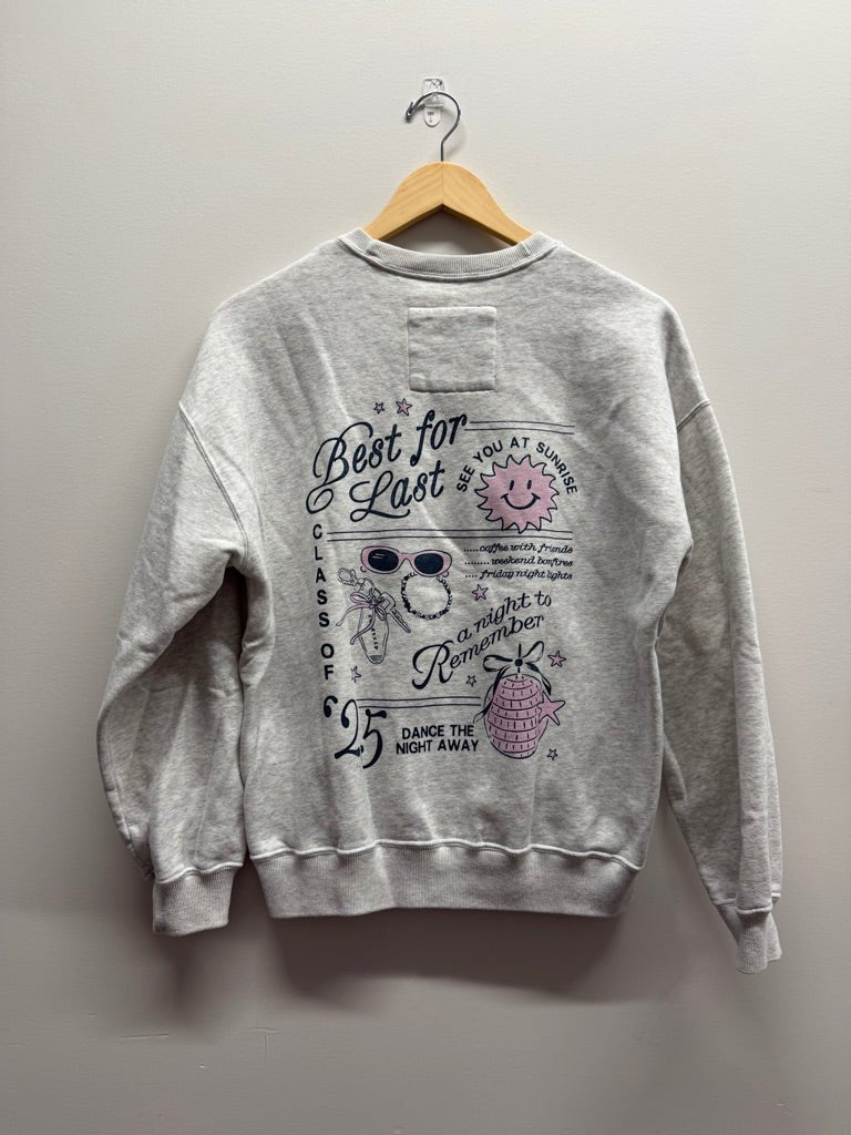 Hollister Sweatshirt – XS | Light Beige Class of 2025 Graphic - Nest and Sprout-Consignment