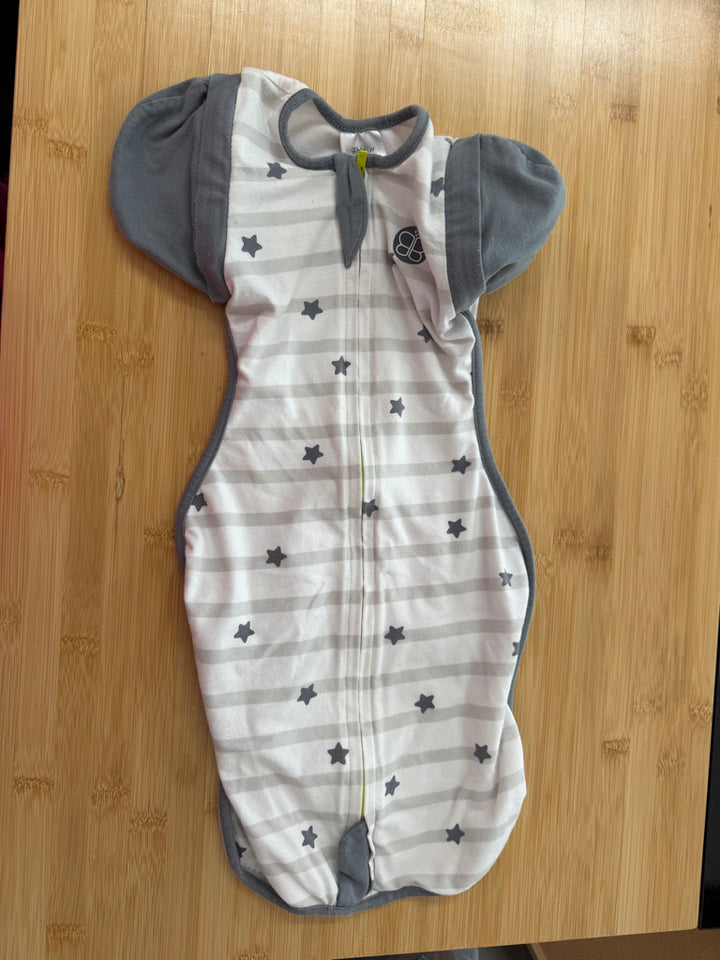 Bbluv Sleep Sack – S (6.5–14 lbs) | White Stripe Grey Stars Zip-Off Arms