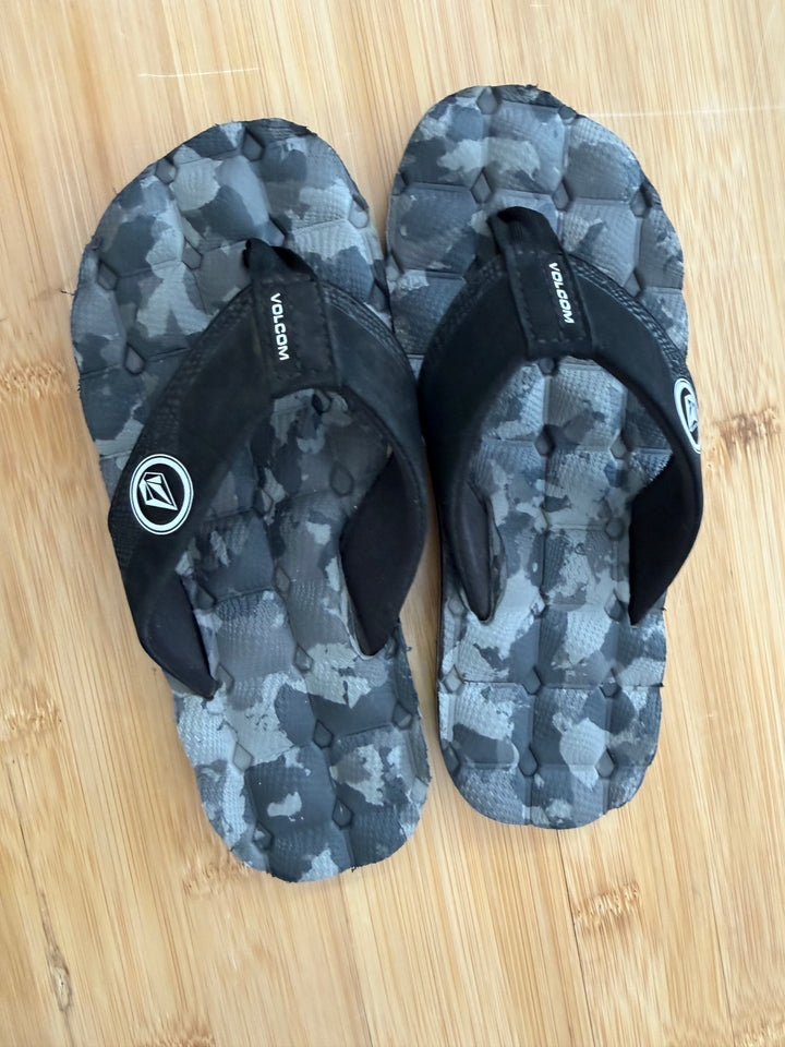 Volcom Grey Camo Flip Flops – Est. 21cm (Youth 3–4)