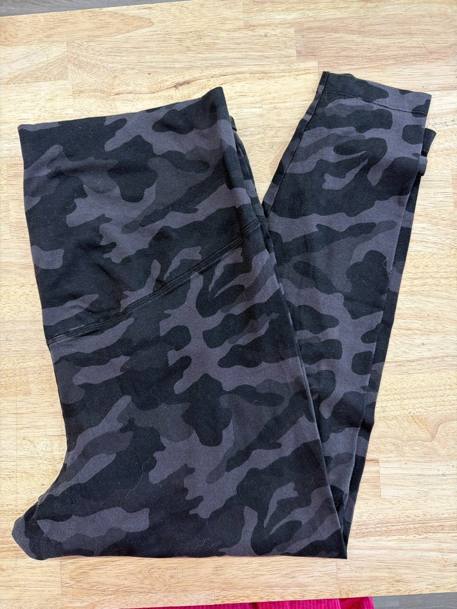 Old Navy Maternity Cargo Leggings – Black/Grey (XL) - Nest and Sprout - Consignment