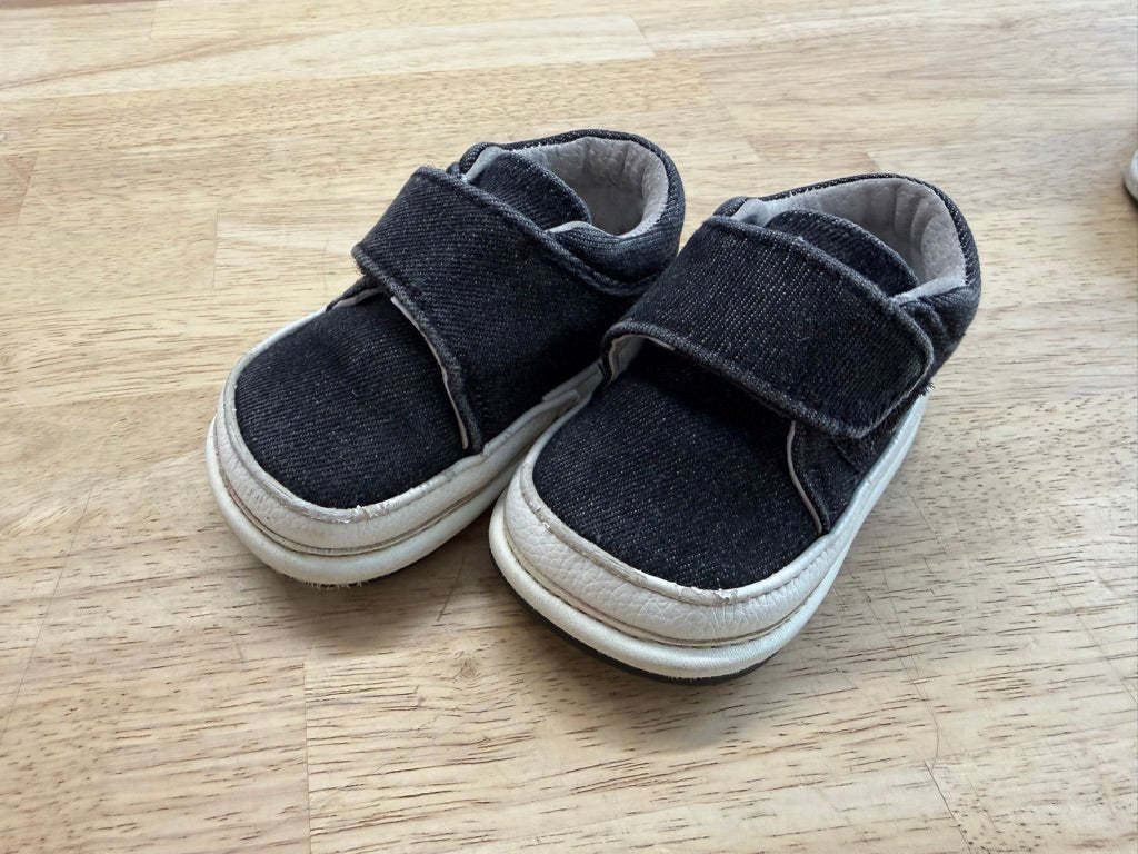 Jack &amp; Lily Soft Sole Sneakers – 12–18M | Black Velcro