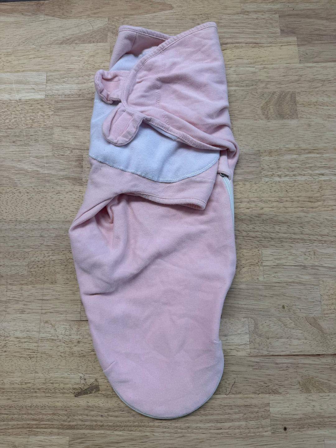 Mama Cheetah Velcro Swaddle Sleep Sack – 7–14 lbs | Light Pink Organic Cotton Zip