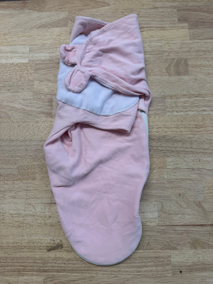 Mama Cheetah Velcro Swaddle Sleep Sack – 7–14 lbs | Light Pink Organic Cotton Zip