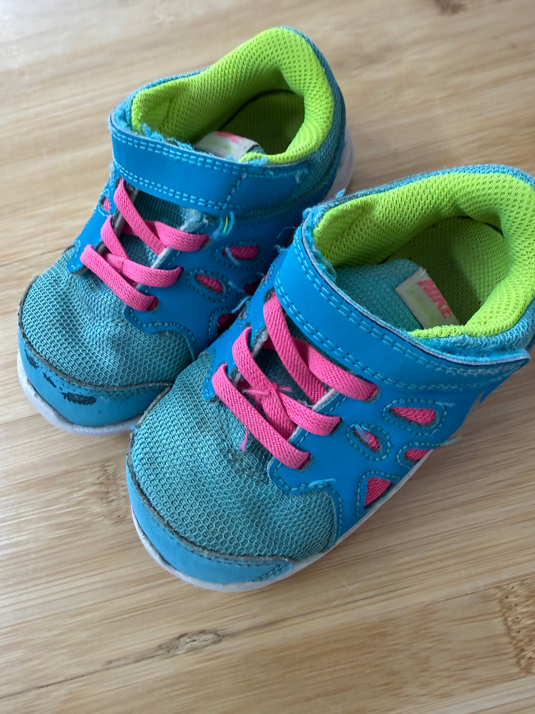 Nike Shoe – 8C | Blue and Pink | Neon Collar