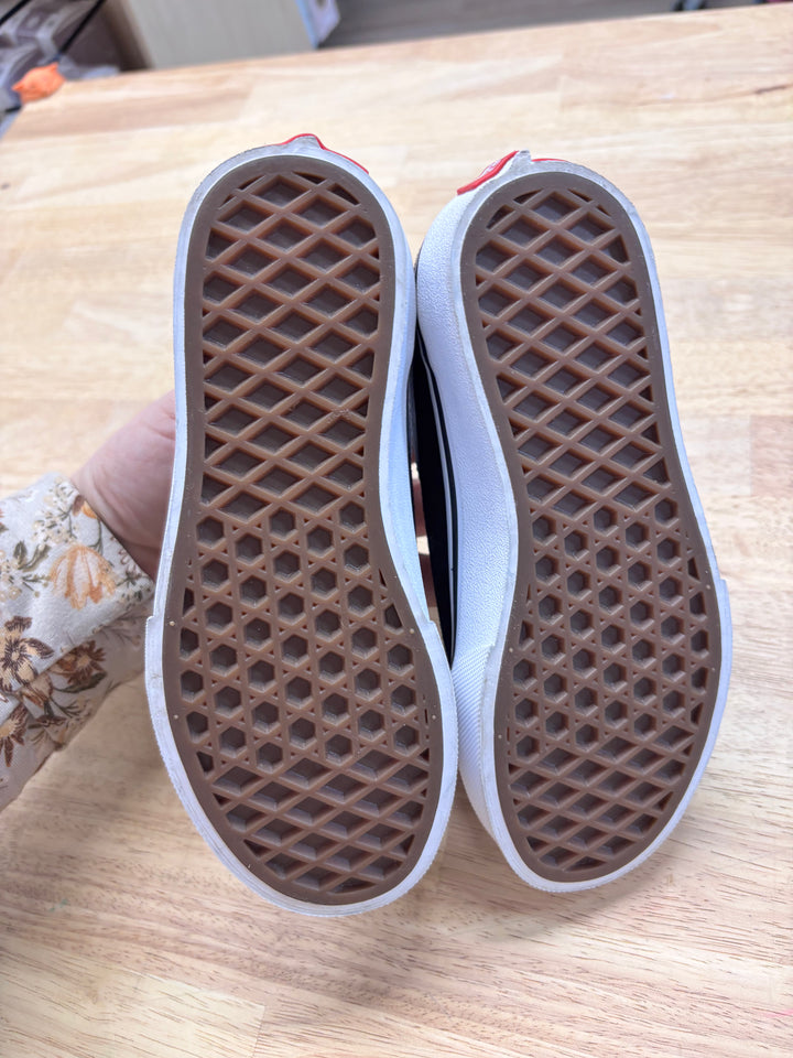 Vans Size 13 Black & White Canvas Shoes NWOT, Like New