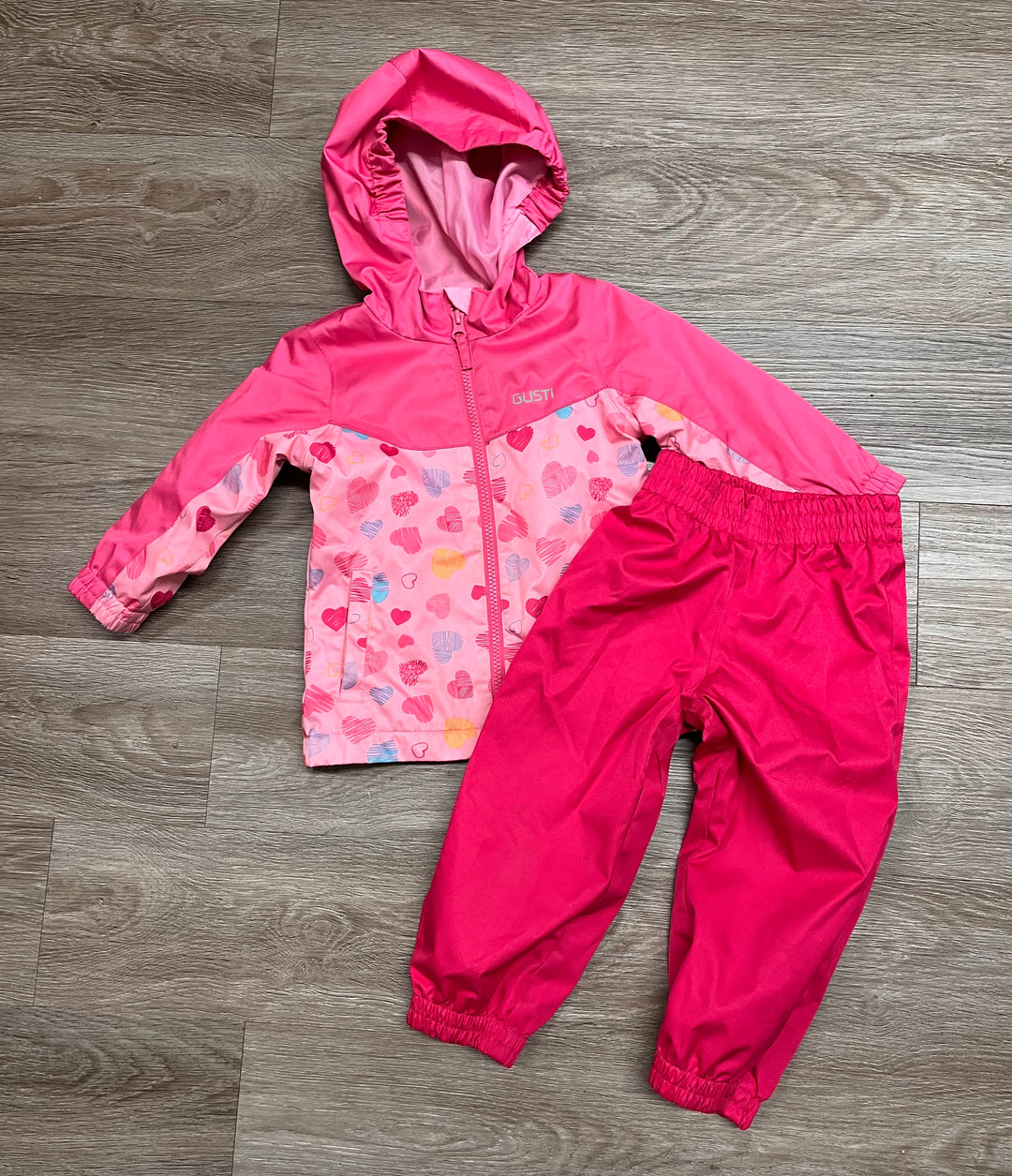 Gusti 2-Piece Rain Set – Pink with Hearts 2T