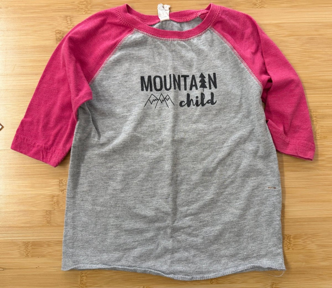 Mountain Child Graphic Tee – 4 | Grey Body Pink Sleeves - Nest and Sprout-Consignment