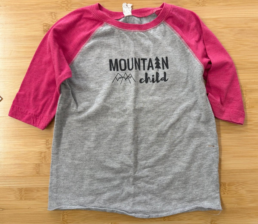 Mountain Child Graphic Tee – 4 | Grey Body Pink Sleeves - Nest and Sprout-Consignment