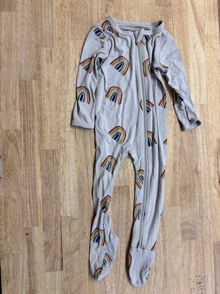 Kyte Baby 6–12M Footed Sleeper – Beige Rainbow