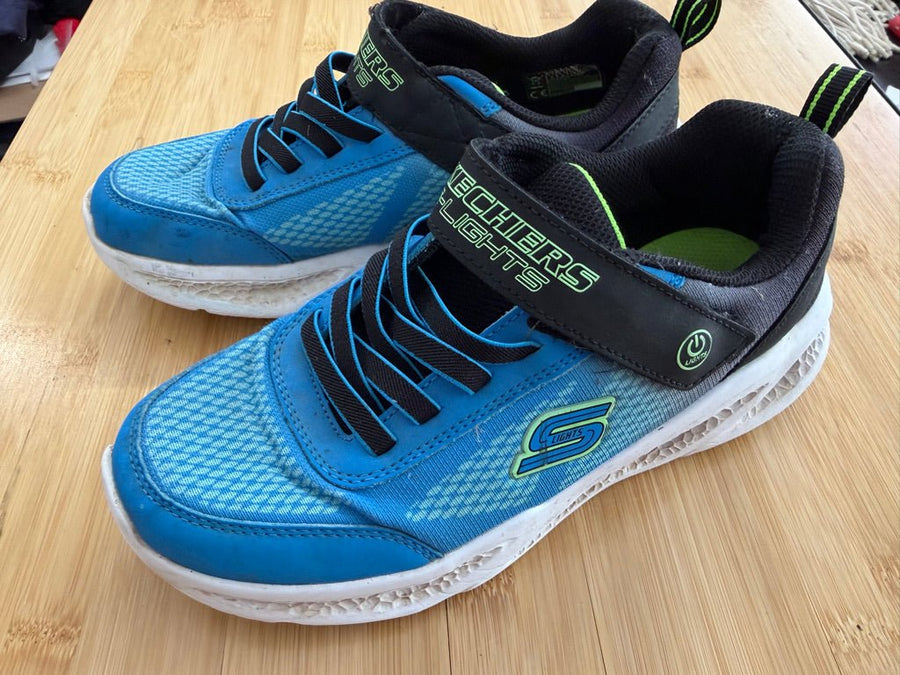 Skechers Light-Up Shoes – Youth 5 | Blue | Play - Nest and Sprout-Consignment