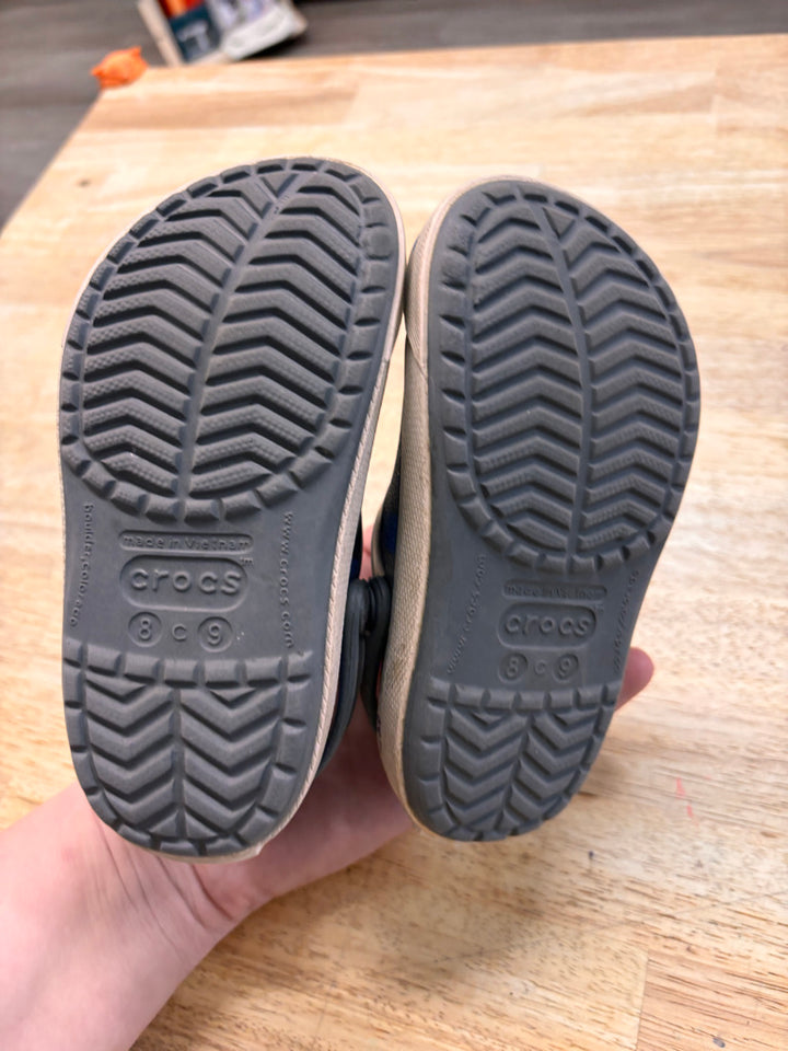 Crocs Camo Clogs – 8/9