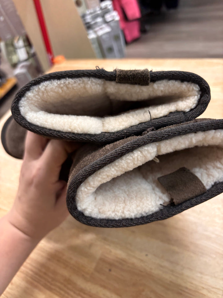 Wallaby Hi Kids Boots – Size 13