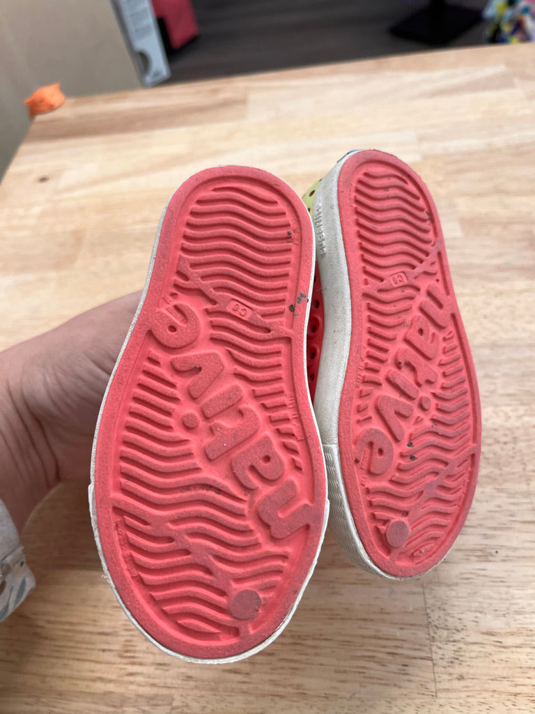 Native Shoes – Size C6