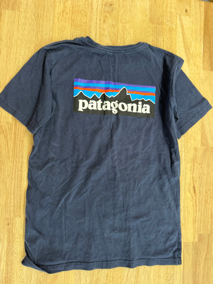 Patagonia Regenerative Organic T-Shirt – L (12Y) | Blue ROC Pilot Cotton