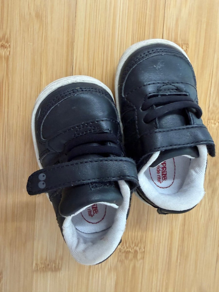 Surprize by Stride Rite Early Walker Sneaker – 3 | Black Soft Style - Nest and Sprout-Consignment