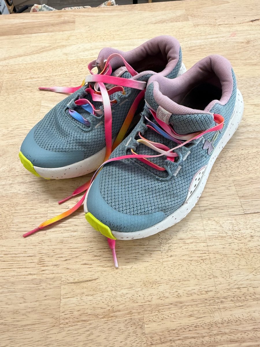 Under Armour Shoes – Youth 4.5 | Blue | Pink Inner | Rainbow Laces - Nest and Sprout-Consignment
