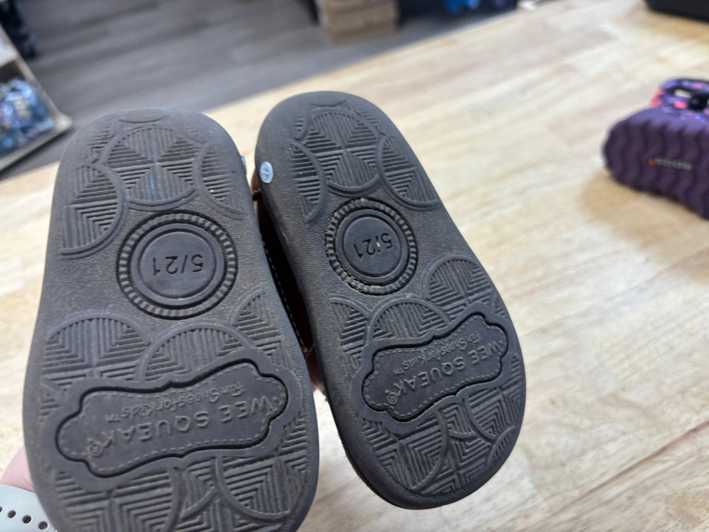 Wee Squeak Velcro Shoes – Chestnut | Size 5
