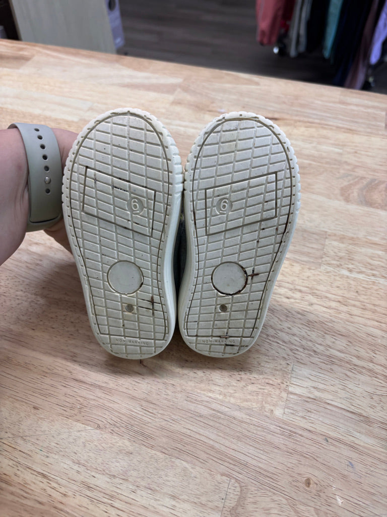 George Canvas Sneakers, Size 6