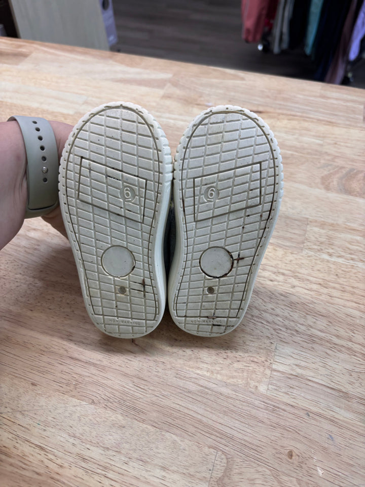 George Canvas Sneakers, Size 6