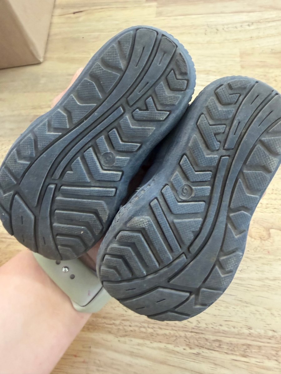 Outbank Sandals – One Size | Charcoal and Blue - Nest and Sprout - Consignment