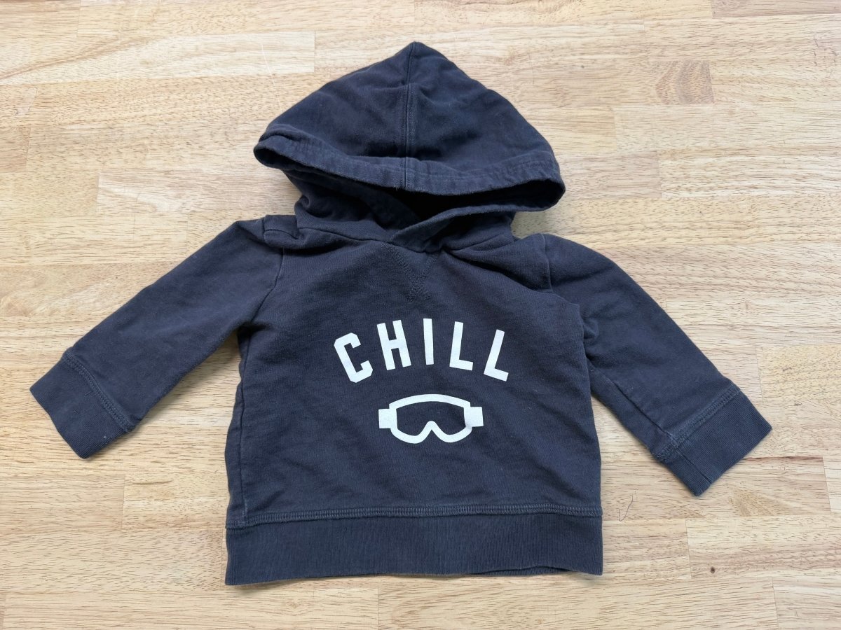 Baby Gap Ski Goggle Graphic Hoodie – 6–12M | Charcoal Lightweight - Nest and Sprout-Consignment