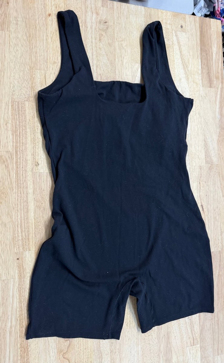 Maternity romper – Estimated Medium | Black | Square Neckline - Nest and Sprout-Consignment