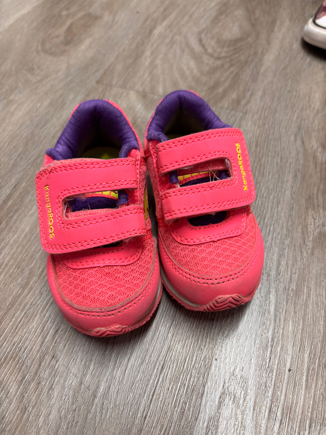 Kangaroos Size 5 Velcro Sneakers - Pink