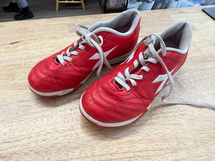 Diadora Junior Indoor Soccer Shoes – 2.5 Junior | Red | Lace Up
